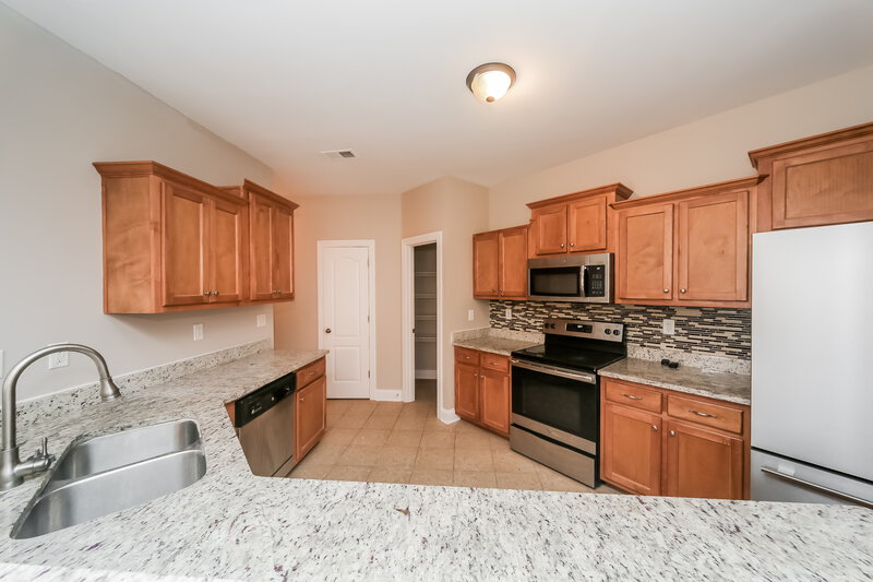 1,540/Mo, 1352 Arbor Lake Dr Horn Lake, MS 38637 Kitchen View 3