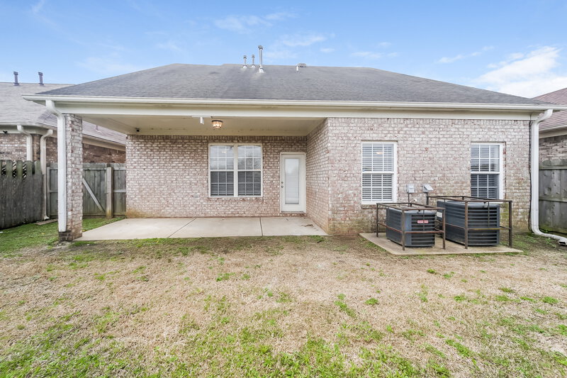 1,540/Mo, 1352 Arbor Lake Dr Horn Lake, MS 38637 Rear View