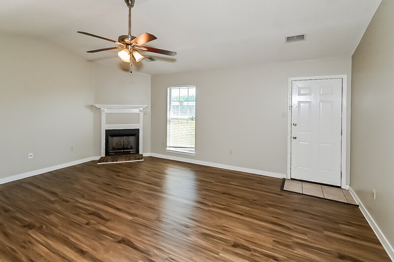 1,680/Mo, 2626 Pintail Dr Horn Lake, MS 38637 Living Room View