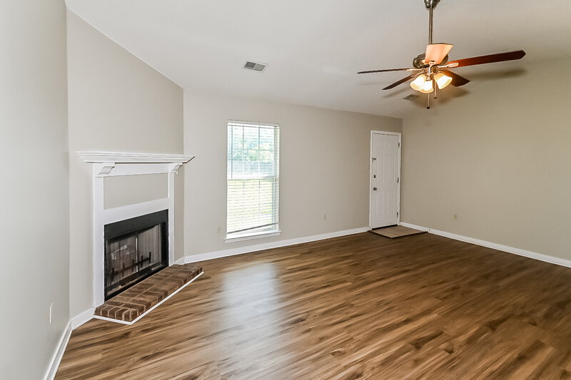 1,680/Mo, 2626 Pintail Dr Horn Lake, MS 38637 Living Room View 2