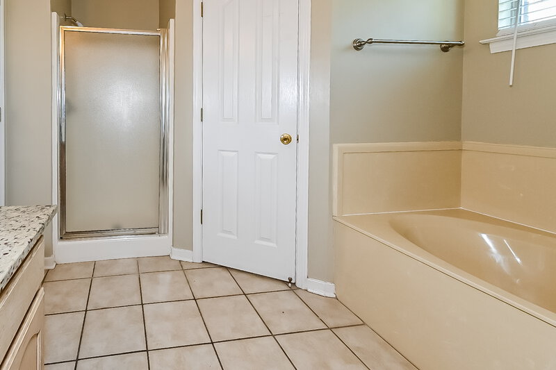 1,680/Mo, 2626 Pintail Dr Horn Lake, MS 38637 Main Bathroom View