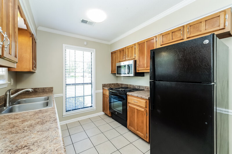 1,695/Mo, 7549 Clarkfield Pl Southaven, MS 38671 Kitchen View 2