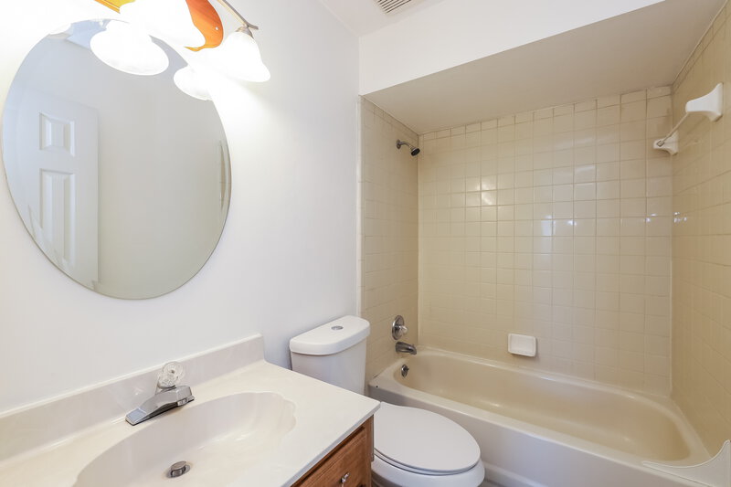 1,695/Mo, 7549 Clarkfield Pl Southaven, MS 38671 Bathroom View