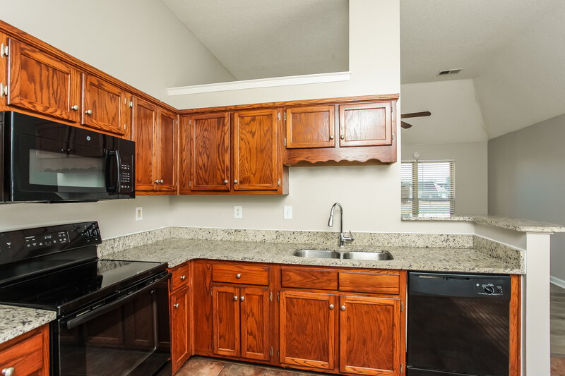 1,630/Mo, 3724 Conrail Circle Horn Lake, MS 38637 Kitchen View