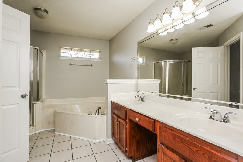 1,630/Mo, 3724 Conrail Circle Horn Lake, MS 38637 Main Bathroom View