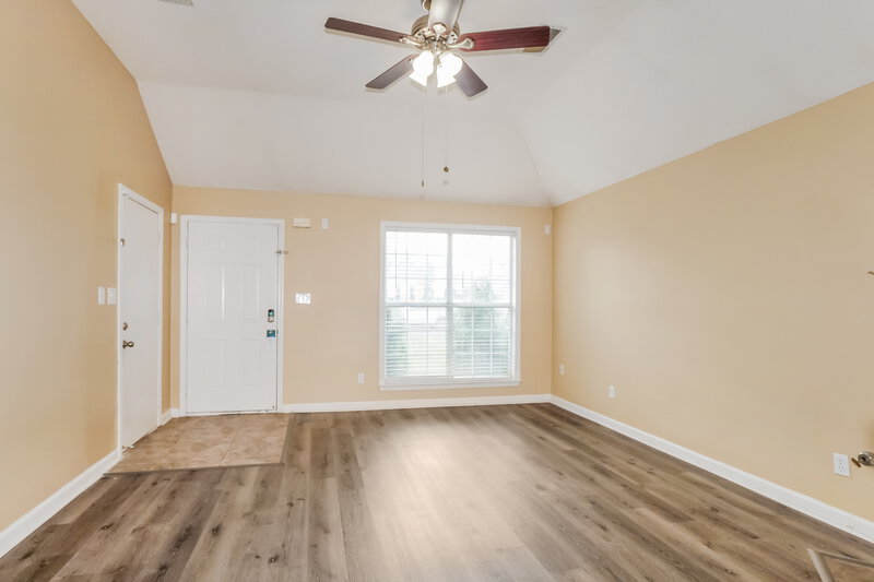 1,720/Mo, 2768 Maggie Woods Pl Arlington, TN 38002 Living Room View 2