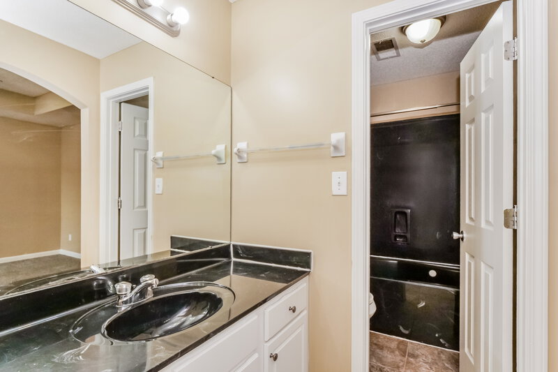 1,720/Mo, 2768 Maggie Woods Pl Arlington, TN 38002 Main Bathroom View