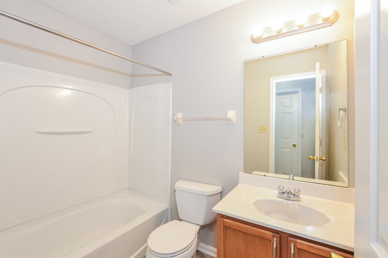 1,795/Mo, 1401 Carlton Ridge Dr Cordova, TN 38016 Bathroom View 2