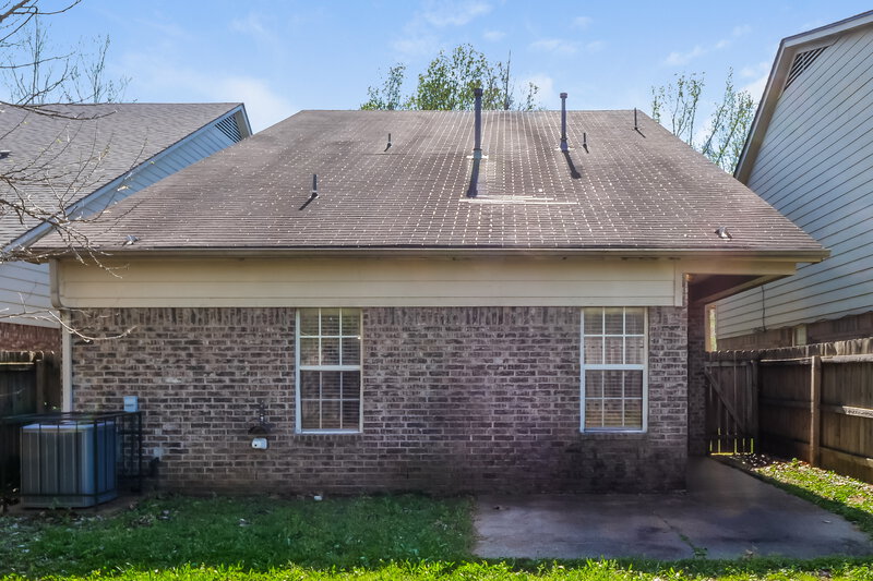 1,900/Mo, 2680 Bending Elm Dr Cordova, TN 38016 Rear View