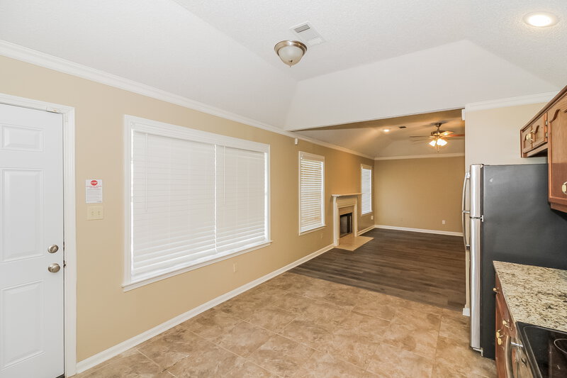 1,695/Mo, 2240 Lake Springs Ln Cordova, TN 38016 Kitchen View 3