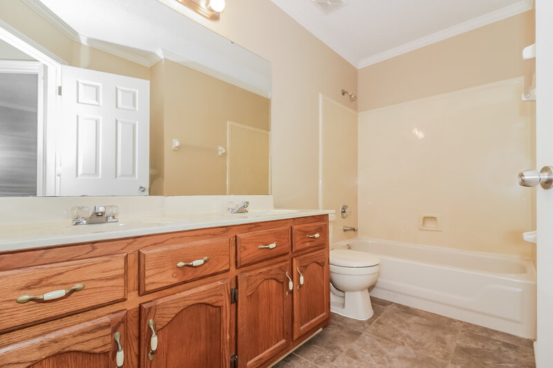 1,695/Mo, 2240 Lake Springs Ln Cordova, TN 38016 Bathroom View