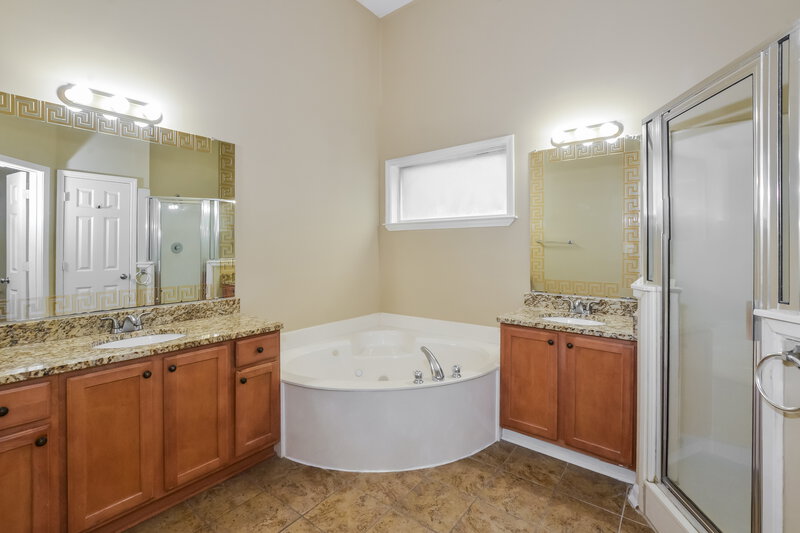 1,685/Mo, 2650 Bending Elm Cove Cordova, TN 38016 Main Bathroom View 2