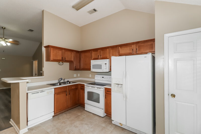 1,800/Mo, 2671 Breezy Ridge Trail Cordova, TN 38016 Kitchen View 2