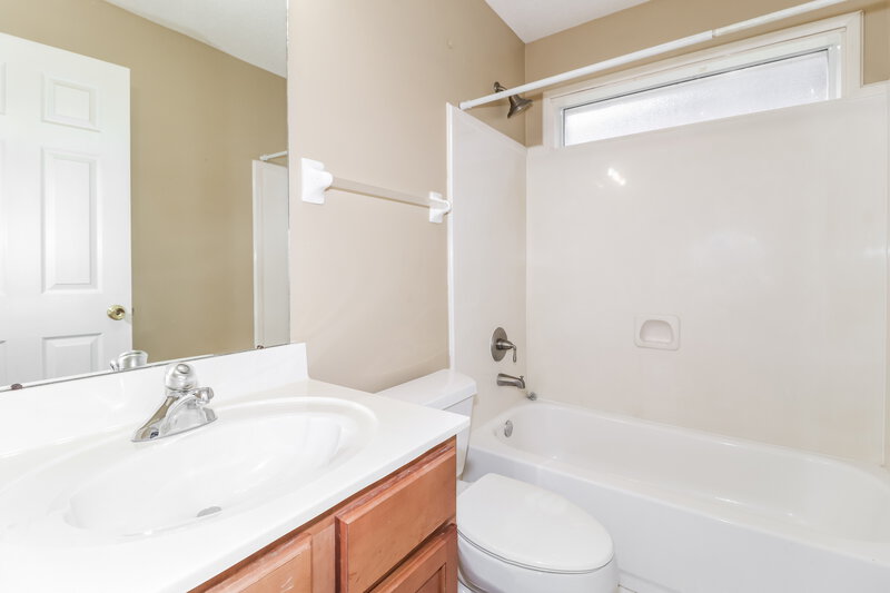 1,800/Mo, 2671 Breezy Ridge Trail Cordova, TN 38016 Bathroom View