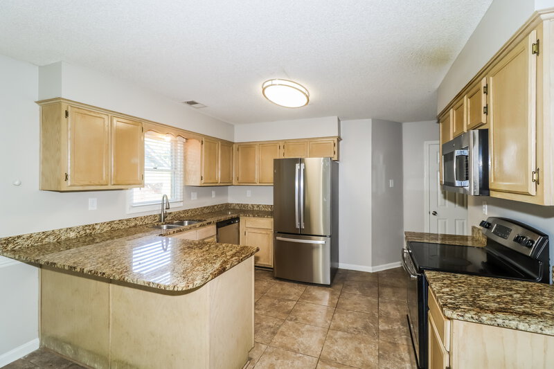 1,975/Mo, 8815 Chimneyrock Blvd Cordova, TN 38016 Kitchen View 3