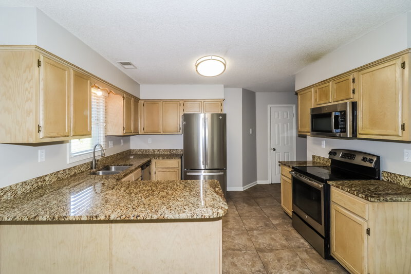1,975/Mo, 8815 Chimneyrock Blvd Cordova, TN 38016 Kitchen View 4