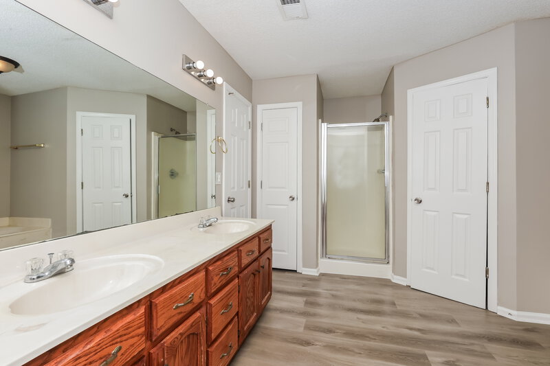 2,260/Mo, 2780 Shady Well Ln Cordova, TN 38016 Main Bathroom View 2