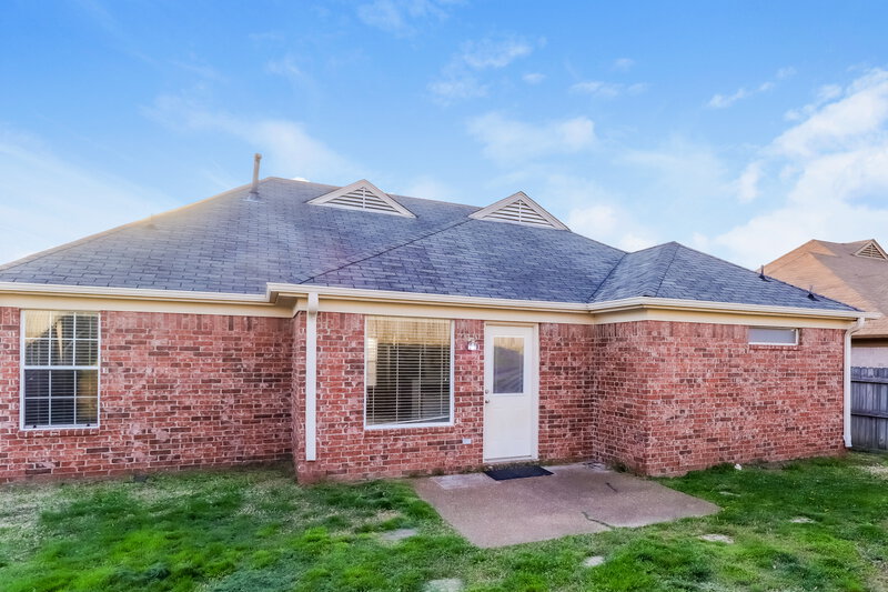 1,895/Mo, 2806 Breezy Ridge Trail Cordova, TN 38016 Rear View