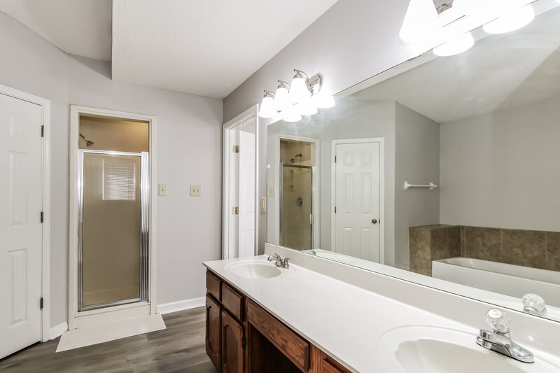 2,425/Mo, 1791 Candle Ridge Dr Cordova, TN 38016 Main Bathroom View 2