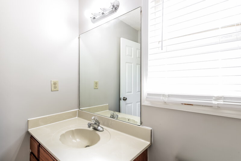 2,425/Mo, 1791 Candle Ridge Dr Cordova, TN 38016 Bathroom View