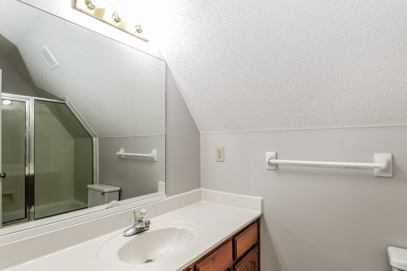 2,425/Mo, 1791 Candle Ridge Dr Cordova, TN 38016 Bathroom View 2