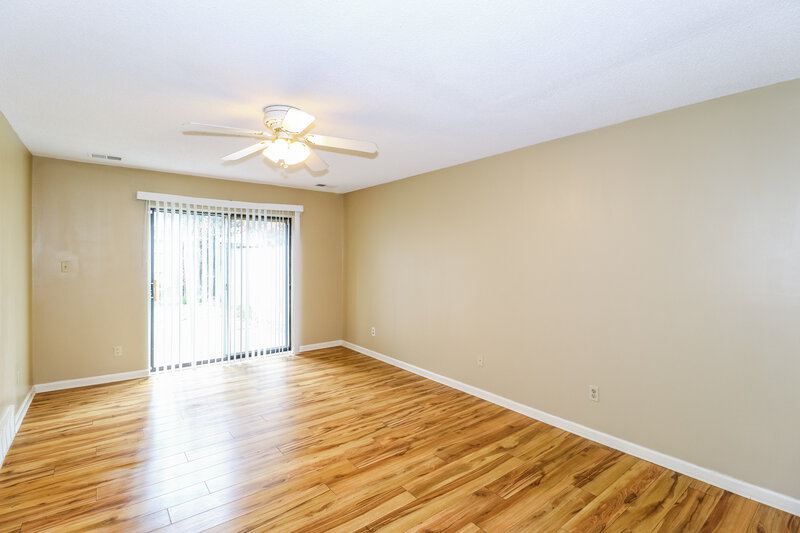 1,905/Mo, 1611 Oaken Bucket Dr Cordova, TN 38016 Living Room View