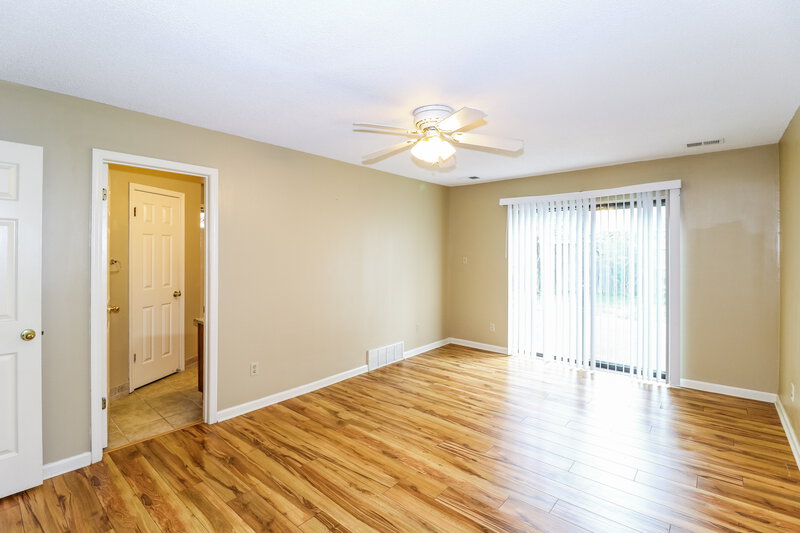 1,905/Mo, 1611 Oaken Bucket Dr Cordova, TN 38016 Living Room View 2