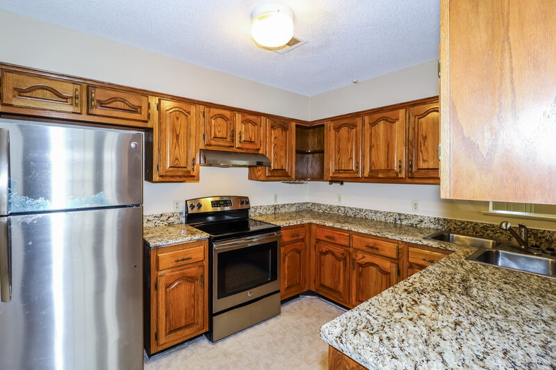1,905/Mo, 1611 Oaken Bucket Dr Cordova, TN 38016 Kitchen View