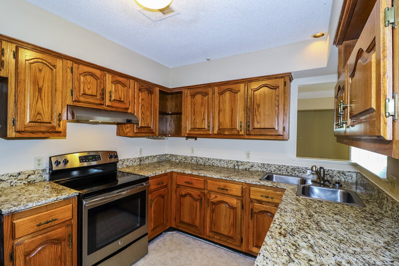 1,905/Mo, 1611 Oaken Bucket Dr Cordova, TN 38016 Kitchen View 2