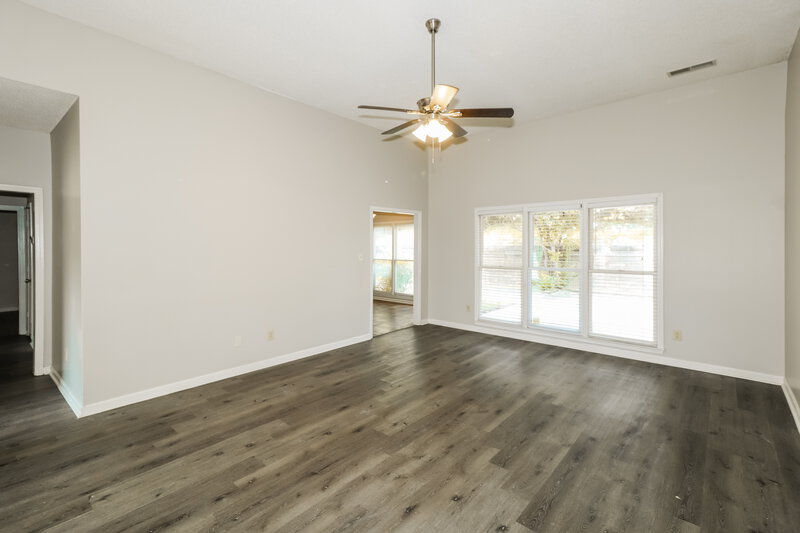 2,190/Mo, 9224 Chimneyrock Blvd Cordova, TN 38016 Living Room View 2