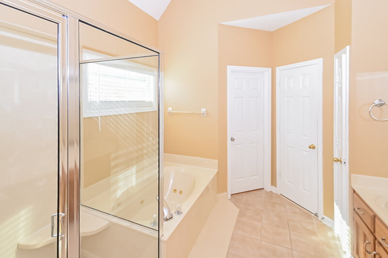 3,220/Mo, 9224 Chimneyrock Blvd Cordova, TN 38016 Main Bathroom View 2