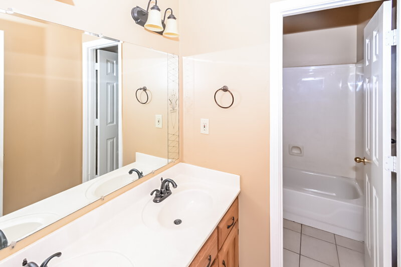 3,220/Mo, 9224 Chimneyrock Blvd Cordova, TN 38016 Bathroom View