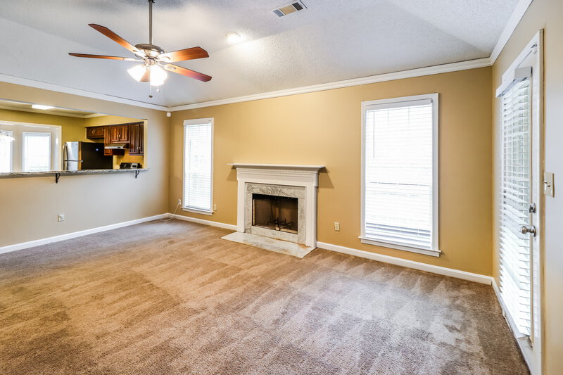 2,350/Mo, 2264 Lake Springs Ln Cordova, TN 38016 Living Room View 4