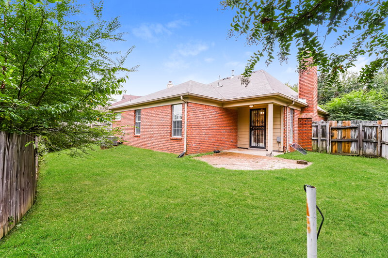 2,350/Mo, 2264 Lake Springs Ln Cordova, TN 38016 Rear View