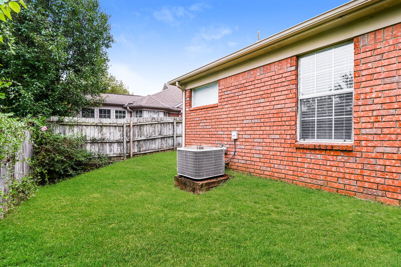 2,350/Mo, 2264 Lake Springs Ln Cordova, TN 38016 Rear View 2