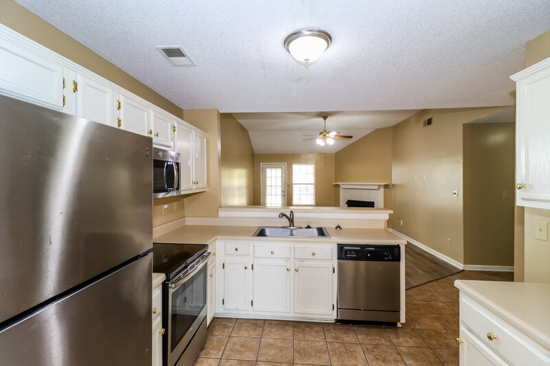 1,695/Mo, 2198 Rocky Stream Dr Cordova, TN 38016 Kitchen View 2