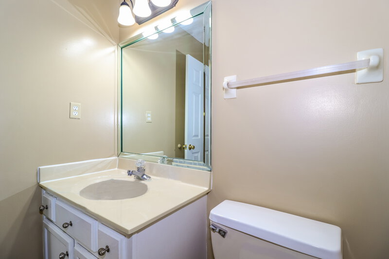 1,695/Mo, 2198 Rocky Stream Dr Cordova, TN 38016 Bathroom View