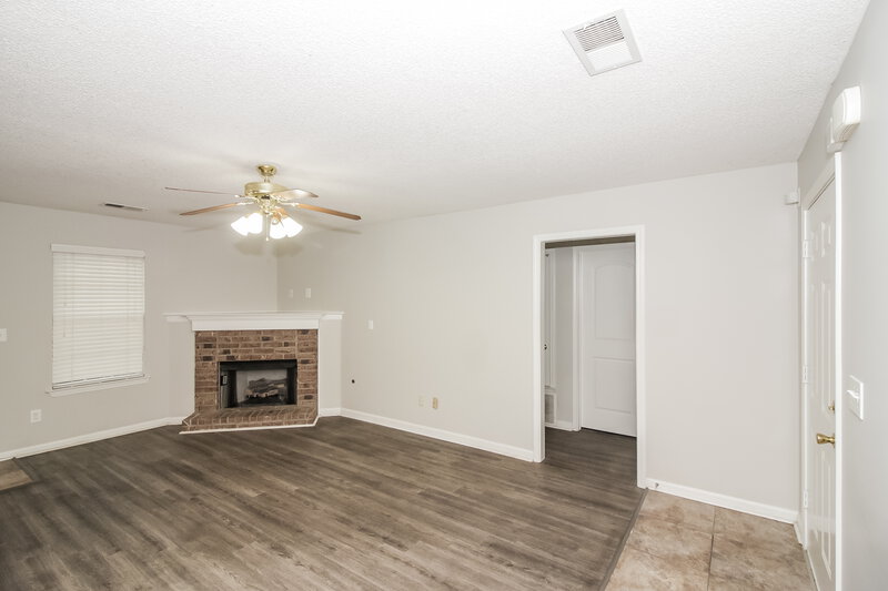 1,720/Mo, 1513 Carlton Ridge Dr Cordova, TN 38016 Living Room View
