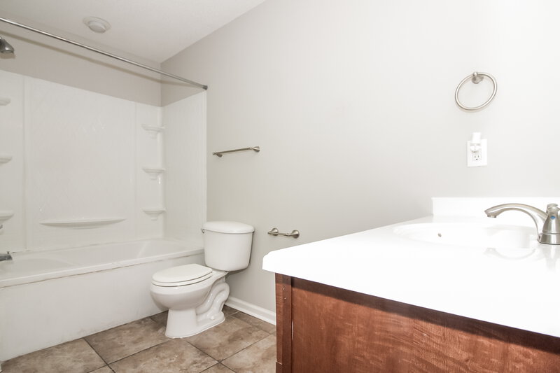 1,720/Mo, 1513 Carlton Ridge Dr Cordova, TN 38016 Main Bathroom View