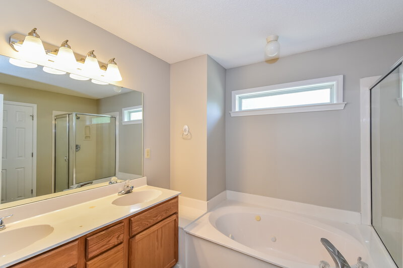 1,885/Mo, 1758 Torrington Ct Cordova, TN 38016 Main Bathroom View