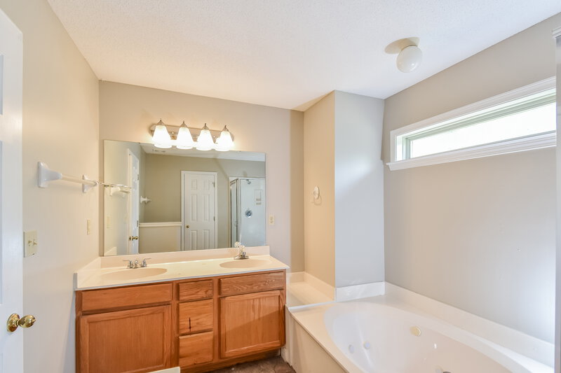 1,885/Mo, 1758 Torrington Ct Cordova, TN 38016 Main Bathroom View 2