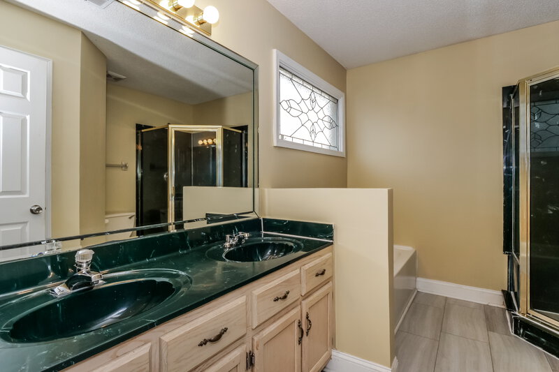1,705/Mo, 2184 Stone Stream Dr Cordova, TN 38016 Main Bathroom View