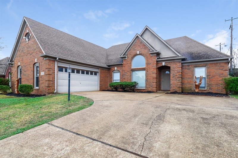 2,115/Mo, 1964 Bohemia Dr Cordova, TN 38016 Front View
