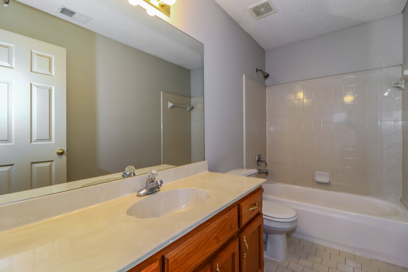 2,115/Mo, 1964 Bohemia Dr Cordova, TN 38016 Bathroom View