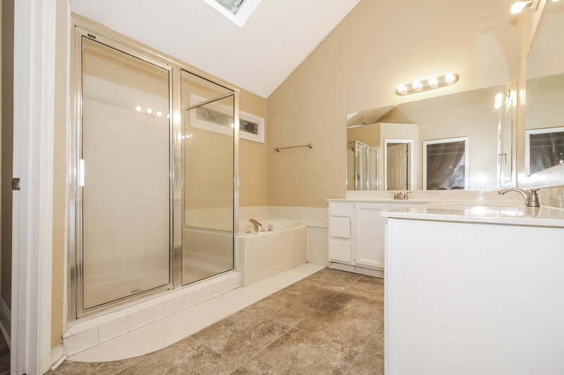 1,770/Mo, 751 Cedar Brake Dr Cordova, TN 38018 Main Bathroom View