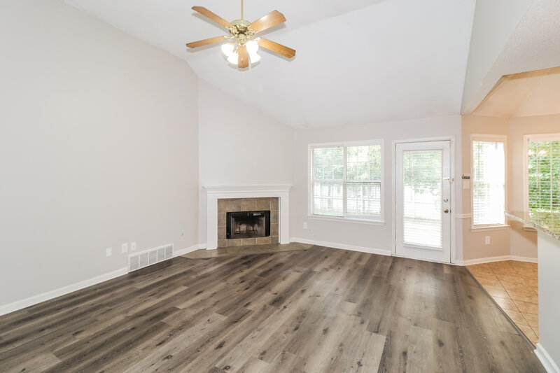 1,665/Mo, 7174 McCleskey Cove Cordova, TN 38018 Living Room View 2