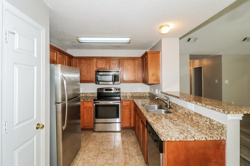 1,665/Mo, 7174 McCleskey Cove Cordova, TN 38018 Kitchen View