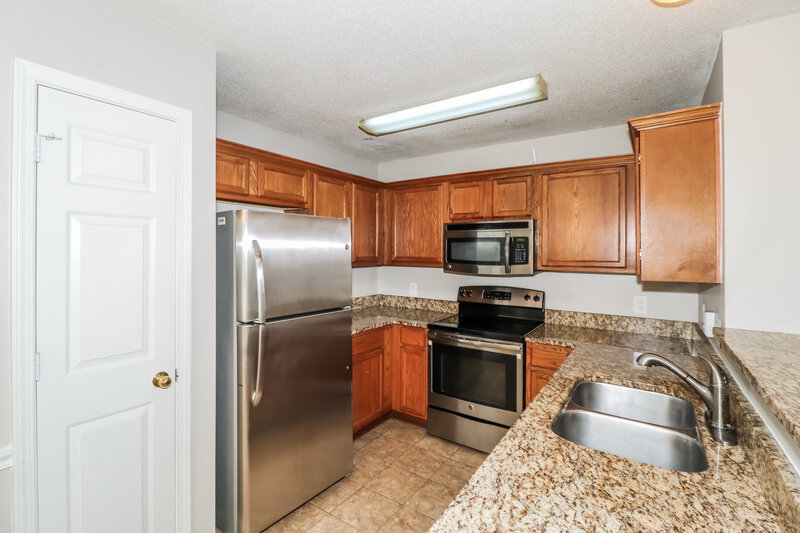 1,665/Mo, 7174 McCleskey Cove Cordova, TN 38018 Kitchen View 2