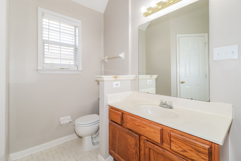 1,665/Mo, 7174 McCleskey Cove Cordova, TN 38018 Main Bathroom View