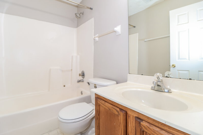 1,665/Mo, 7174 McCleskey Cove Cordova, TN 38018 Bathroom View